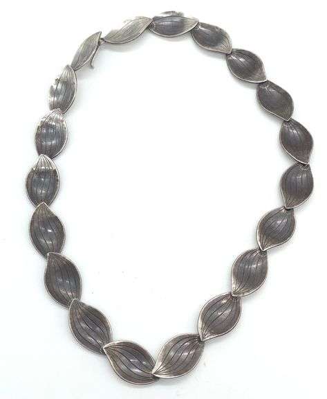 (E) Sweden Sterling Silver Leaf Necklace
