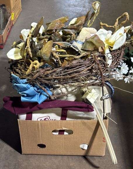 Minnesota Box (MN) Box Full of Drinking Glasses & More - Kraft Auction Service, LLC