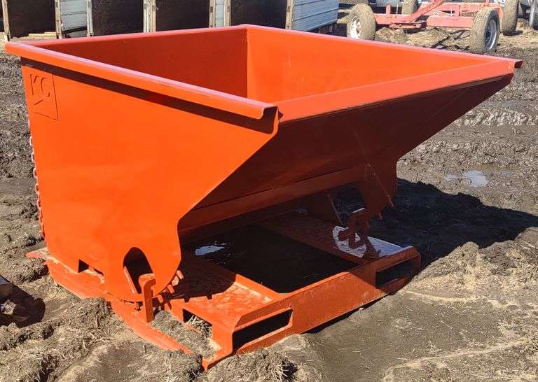 (AI) KC 1.5 Yard Stackable Hopper - Kraft Auction Service, LLC
