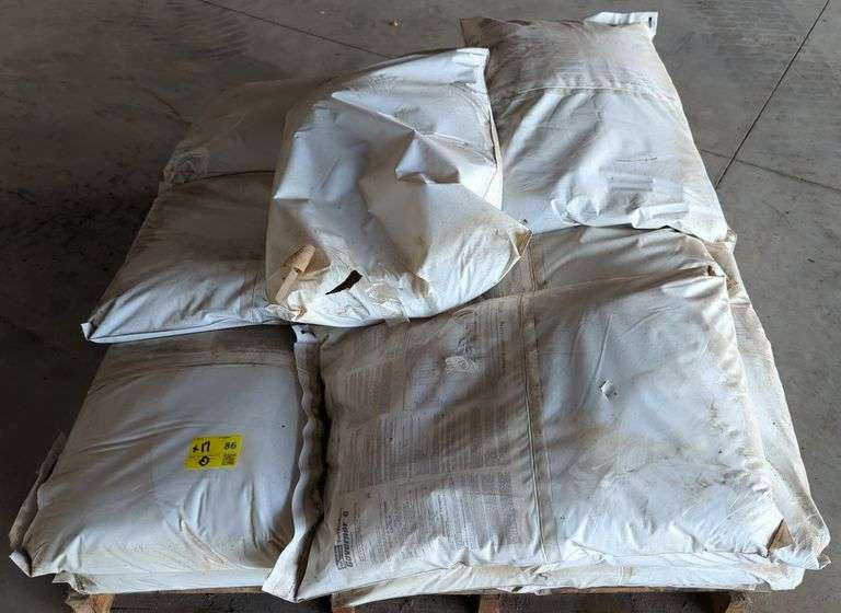 The Anderson Turf Products Governor G 32 Lb Bags. Bidding 1xtq