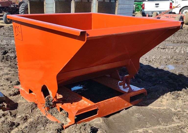 (AI) KC 1.5 Yard Stackable Hopper - Kraft Auction Service, LLC