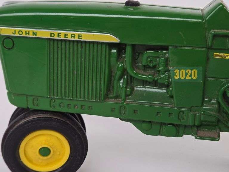 1/16 Ertl John Deere 3020 Narrow Front Tractor