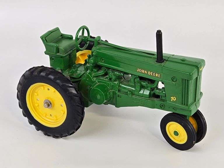 1/16 Ertl John Deere Model 70 Narrow Front Tractor