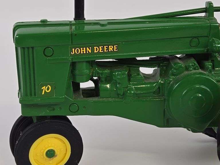 1/16 Ertl John Deere Model 70 Narrow Front Tractor