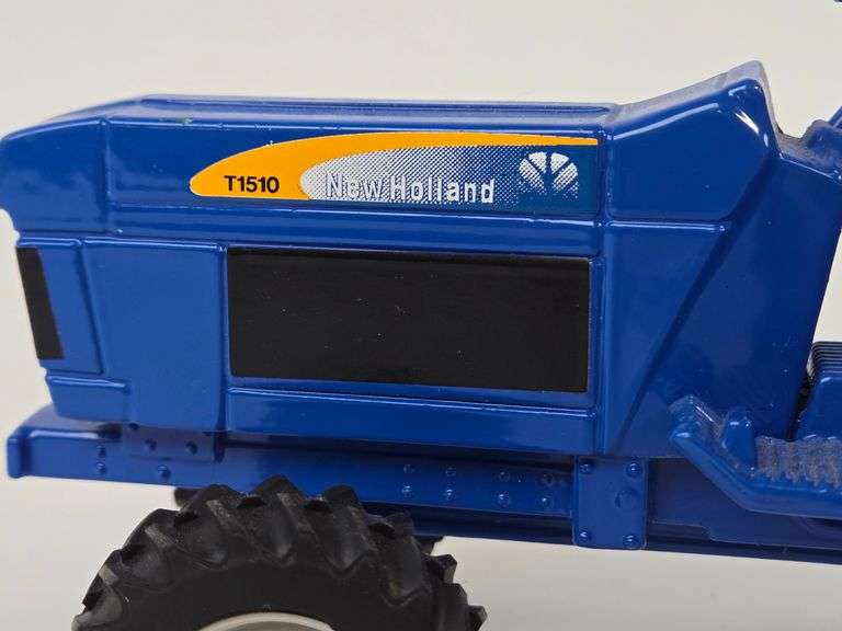 1/16 Ertl Ford New Holland T1510 Tractor