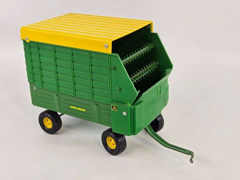 1/16 Ertl John Deere Forage / Silage Wagon
