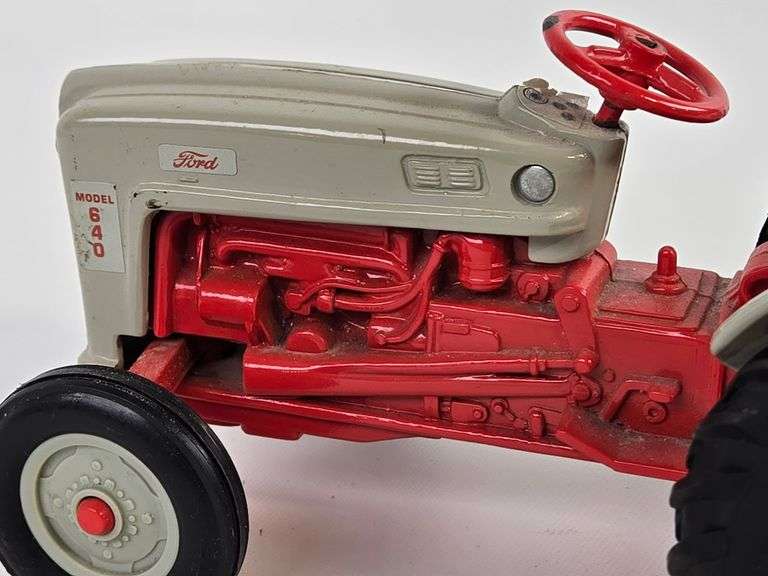 1/16 Ertl Ford Model 640 Utility Tractor
