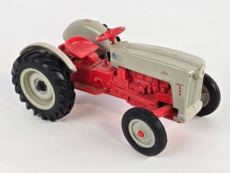 1/16 Ertl Ford Model 640 Utility Tractor