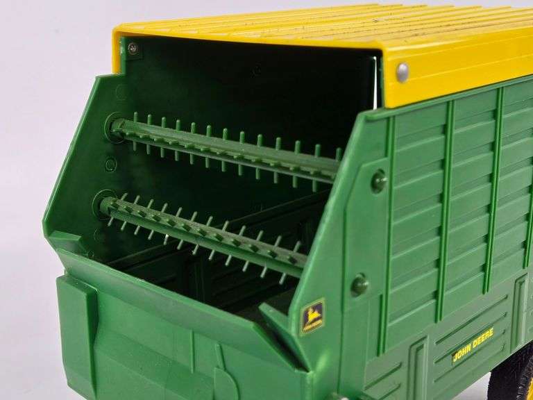 1/16 Ertl John Deere Forage / Silage Wagon