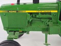 1/32 Ertl Allis-Chalmers Gleaner Combine w/ Grain Head