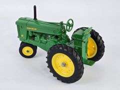 1/16 Ertl John Deere Model 70 Narrow Front Tractor