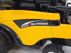 1/32 Ertl New Holland CR970 Combine w/ Grain Head