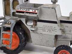 1/32 Ertl Allis-Chalmers Gleaner L2 Combine w/ Grain Head