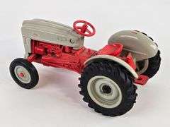 1/16 Ertl Ford Model 640 Utility Tractor