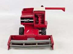 1/16 Ertl Massey Ferguson 760 Combine w/ Grain Head