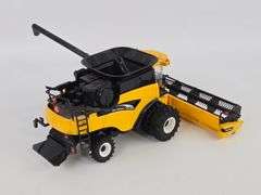 1/32 Ertl New Holland CR970 Combine w/ Grain Head