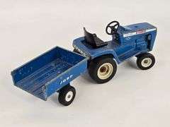 1/16 Ertl Ford LGT 145 Garden Tractor w/ Trailer / Cart