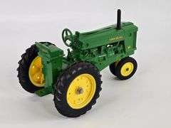 1/16 Ertl John Deere Model 70 Narrow Front Tractor