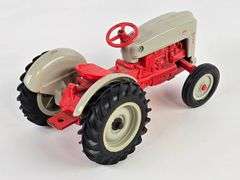 1/16 Ertl Ford Model 640 Utility Tractor