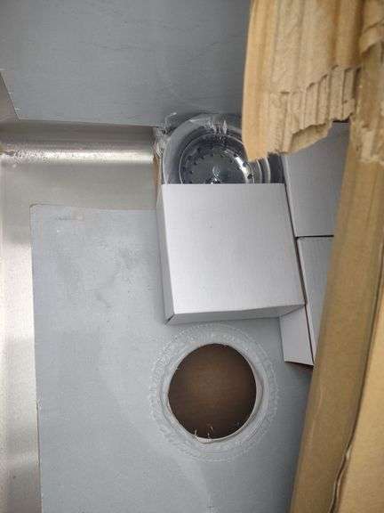 (ZZ) Elkay Stainless 3 Basin Standing Sink
