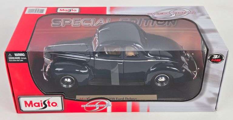 1/18 Scale Die-Cast 1939 Ford Deluxe Car - Special Edition