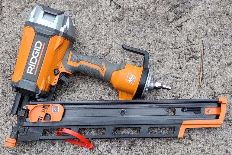 (CC) Ridgid 3-1/2" Round-Head Framing Nailer
