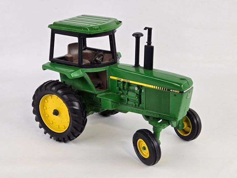 1/16 Ertl John Deere 4450 Tractor w/ Cab