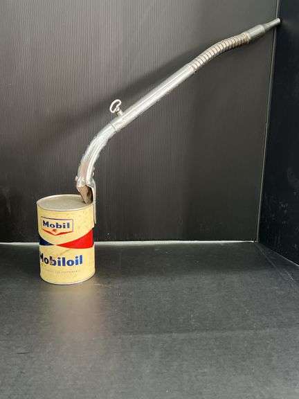 Quart Mobil Motor Oil And Transmission Fluid Cans With Oil Can Pour Spout.