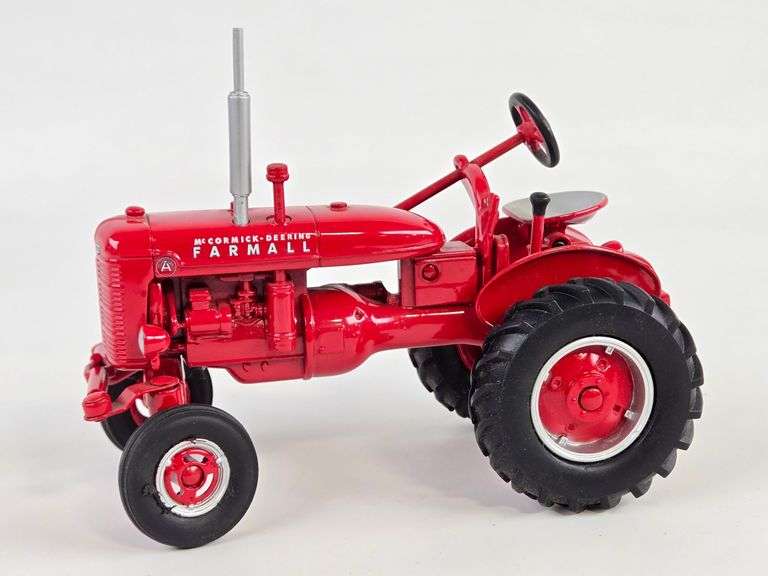 1/16 Ertl McCormick-Deering Farmall A Tractor