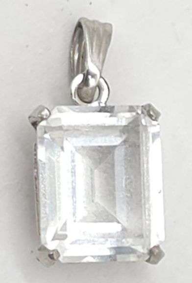 (M) 14k White Gold White Topaz Pendant