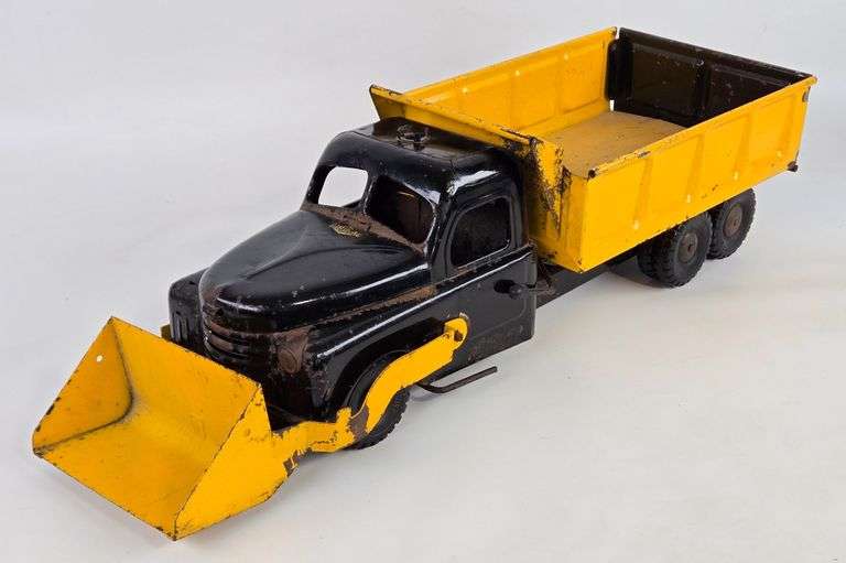Vintage Structo Hydraulic Load & Dump Truck