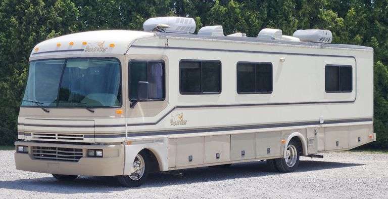 (AQ) 1996 GM Fleetwood Bounder RV