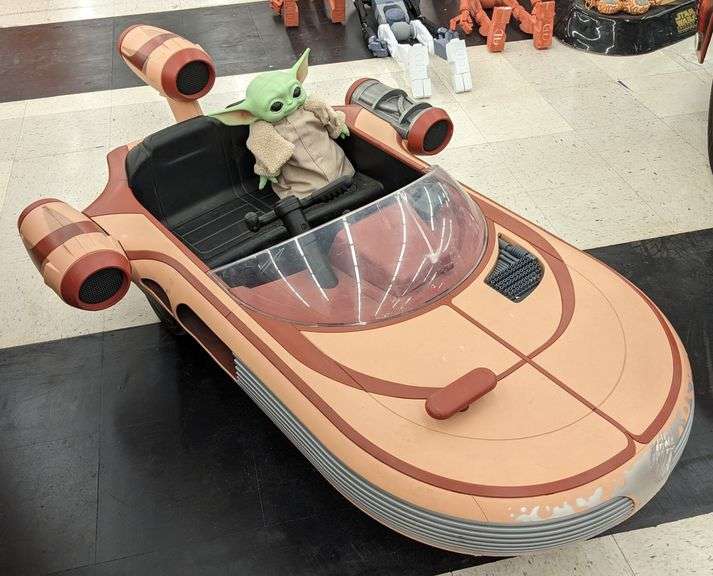 Radio Flyer Star Wars Landspeeder Battery Op Ride On - Kraft Auction ...