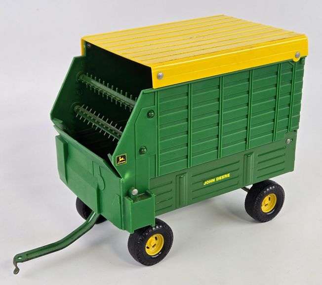 1/16 Ertl John Deere Forage / Silage Wagon