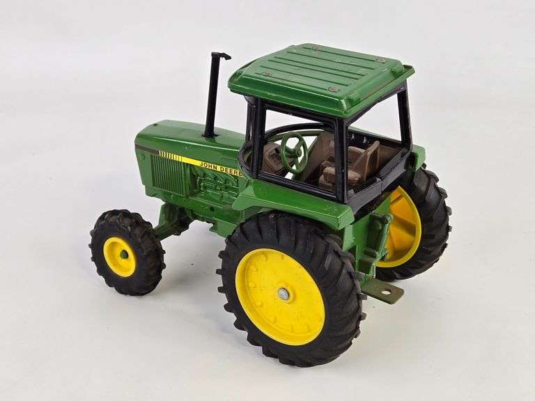 1/16 Ertl John Deere 2755 Tractor w/ Cab & FWA