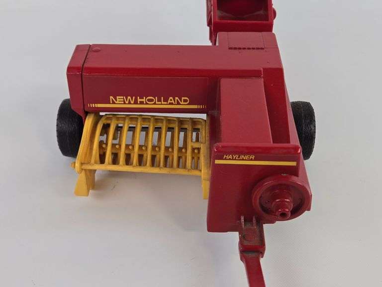 1/16 Ertl New Holland Small Square Baler