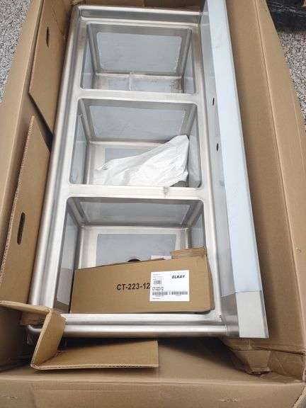 (ZZ) Elkay Stainless 3 Basin Standing Sink