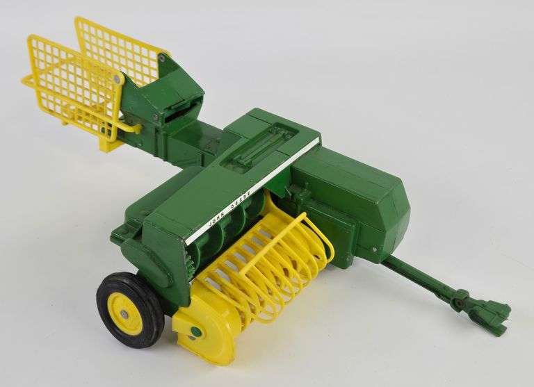 1/16 Ertl John Deere Small Square Baler