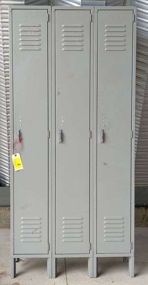 (U) Uline Industrial Single Tier Lockers