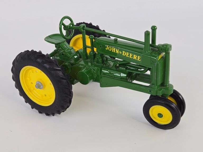 1/16 Ertl John Deere Model "A" Narrow Front Tractor