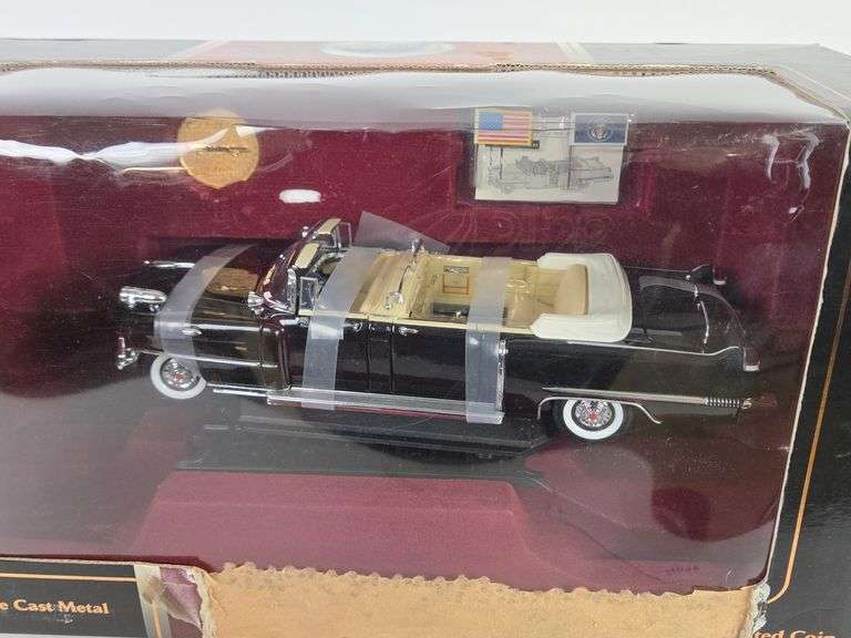 1/24 Scale Die-Cast 1956 Cadillac Presidential Parade Car