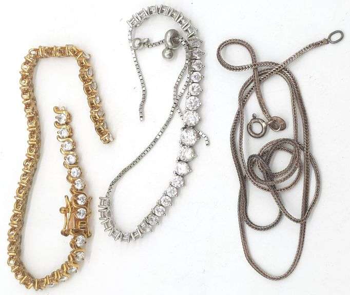 (MN) Broken Sterling Silver Jewelry for Repair. Total weight 19 grams.