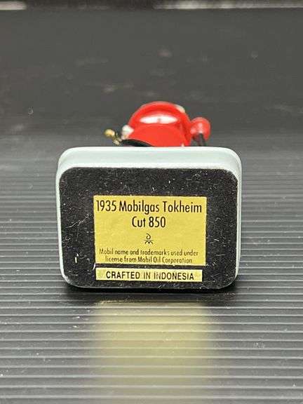 Diecast Vintage Mobilgas Gas Pump Replica Coin Banks And Mobilgas Vintage Gas Pump Replicas.
