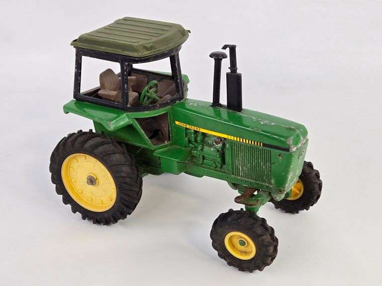 1/16 Ertl John Deere Sound Gard Tractor w/ Cab & FWA