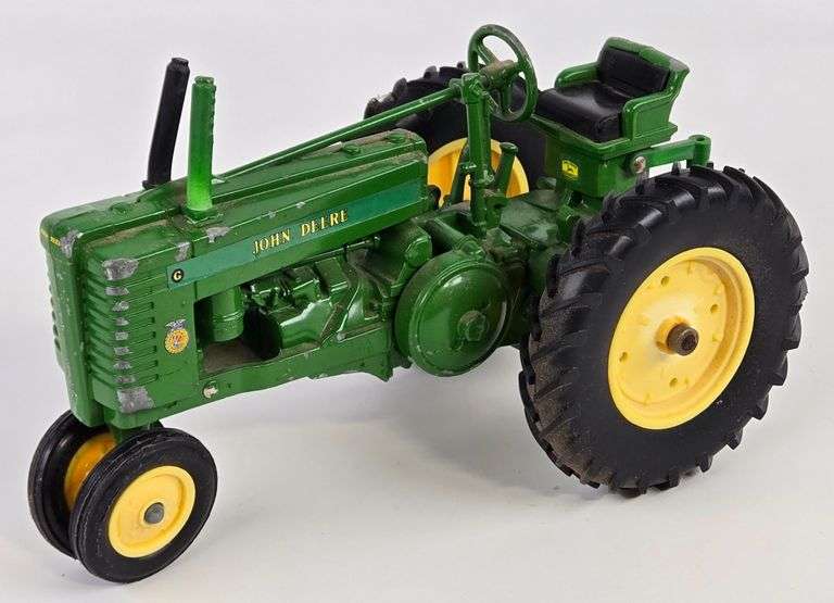 1/16 Ertl John Deere Model "G" Narrow Front Tractor