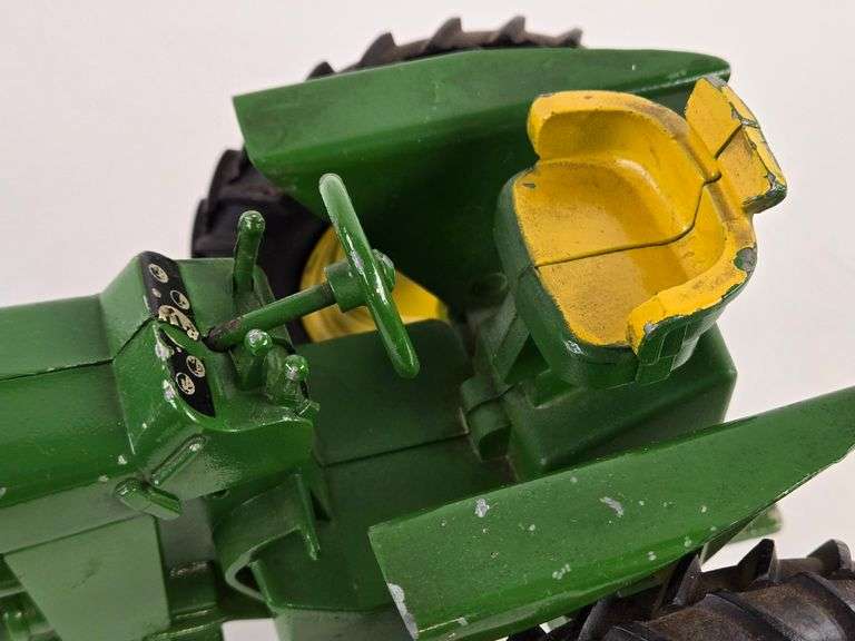 1/16 Ertl John Deere 3020 Narrow Front Tractor