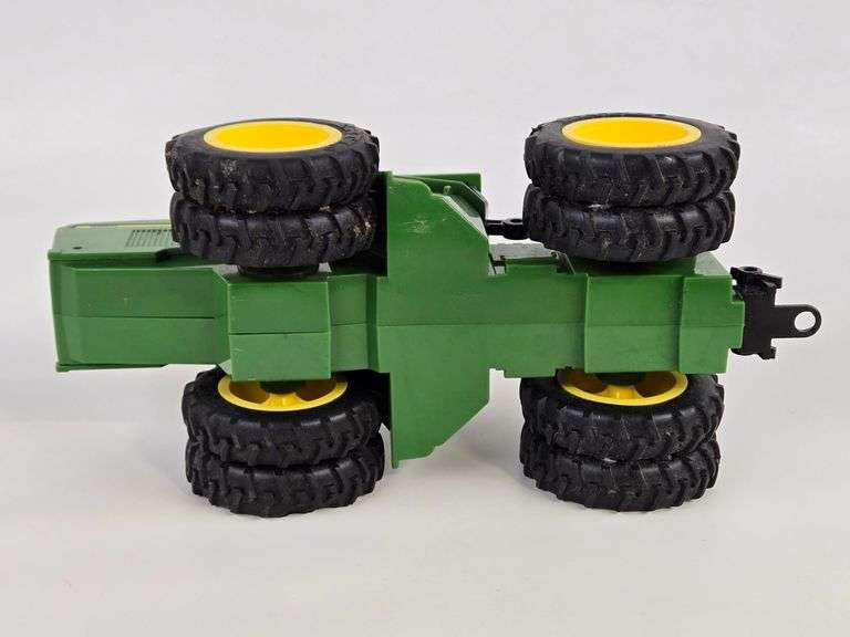1/32 Ertl John Deere 8960 Tractor w/ 4wd