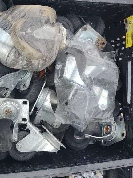 (R) Storage Tote of Swivel Casters