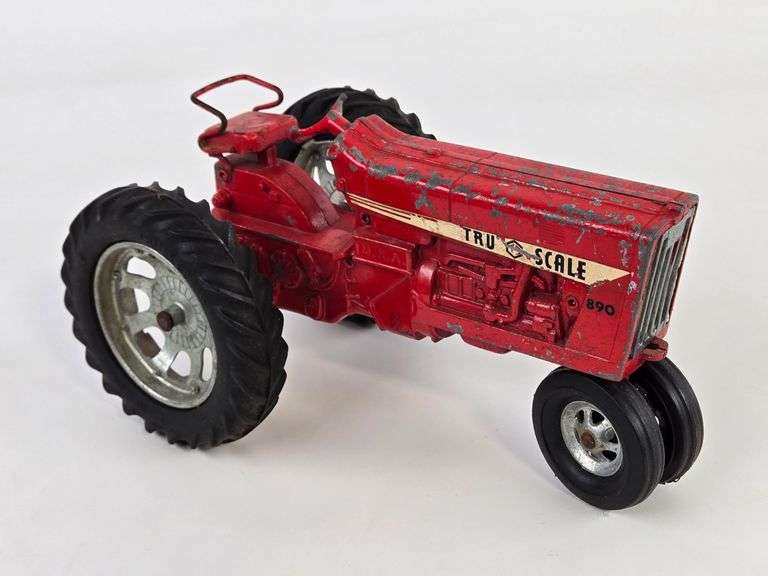 Vintage 1/16 Tru-Scale 890 Narrow Front Tractor
