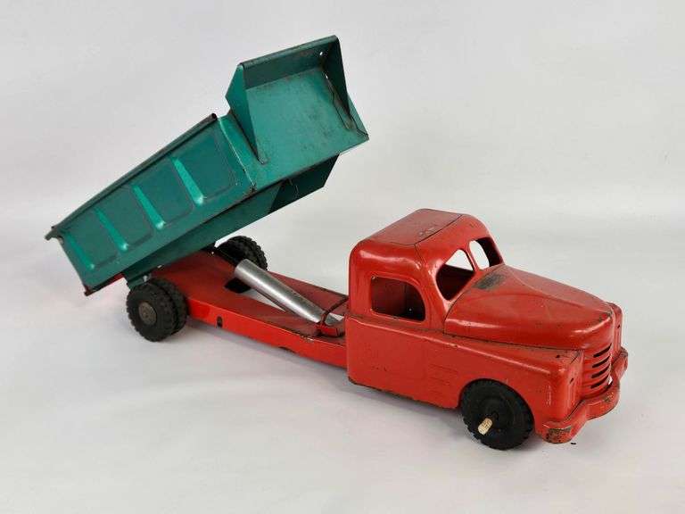 Vintage Structo Hydraulically Operated Dump Truck